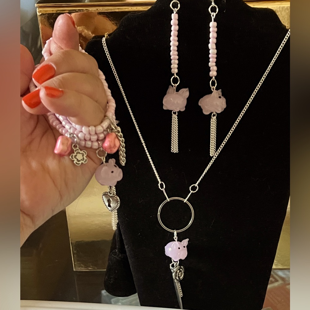 🔥 New handmade Earrings, necklace and 3 bracelets set! Little miss piggy 🐷